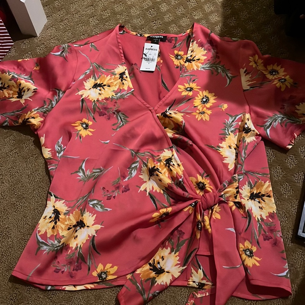 red/floral blouse